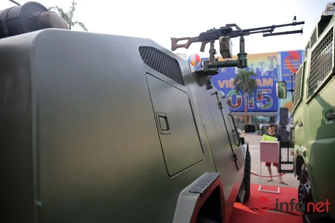 Cận cảnh xe chống đạn RAM-MKIII của lực lượng an ninh Việt Nam ảnh 5