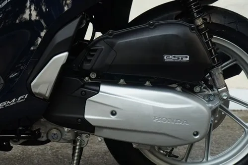 Cận cảnh Honda SH mới khởi động như ô tô ảnh 8 Cận cảnh Honda SH mới khởi động như ô tô - ảnh 7