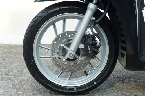 Cận cảnh Honda SH mới khởi động như ô tô ảnh 10 Cận cảnh Honda SH mới khởi động như ô tô - ảnh 9