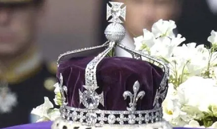 Viên kim cương gắn trên vương miện hiện được trưng bày trong tháp London