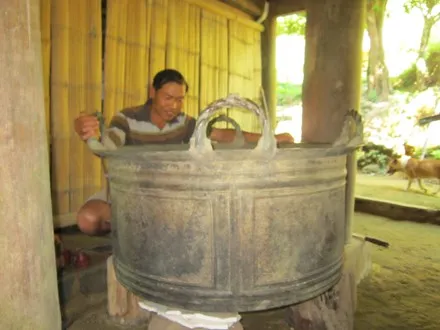 Anh Hà Văn Sỹ đã mua lại được báu vật của làng 