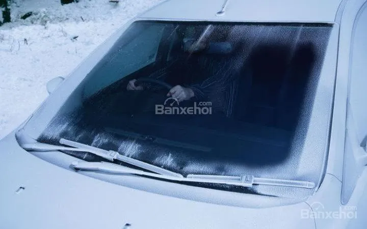 Tại sao cửa sổ vẫn bị mờ ngay cả khi bật điều hòa Tại sao cửa sổ vẫn bị mờ ngay cả khi bật điều hòa.