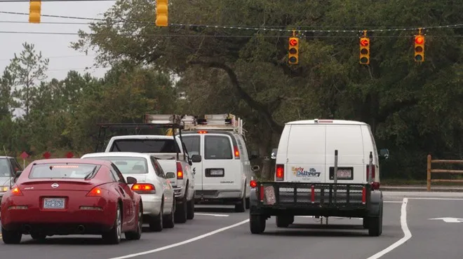 8. Trung bình chúng ta mất hai tuần của cuộc đời dành cho việc đợi trước đèn giao thông.