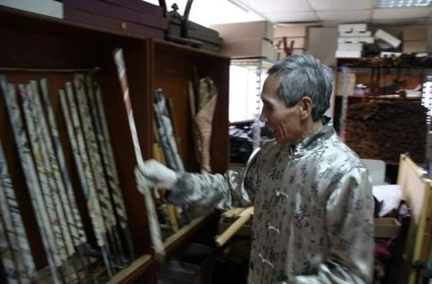 Chuyện ly kỳ về người luyện bảo kiếm chém đá như bùn - ảnh 1