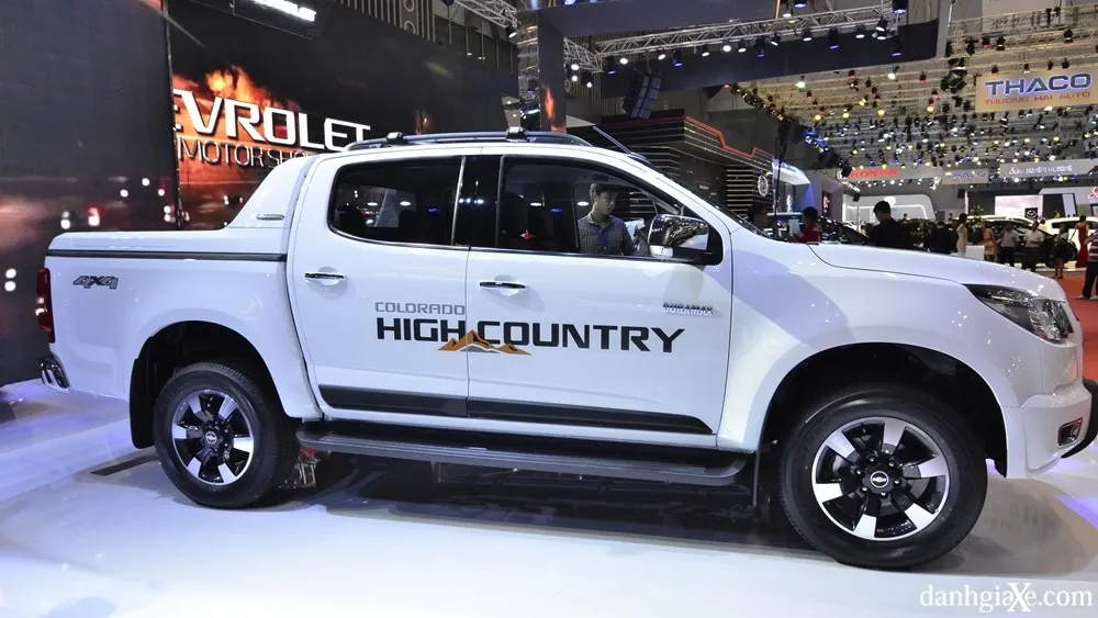 Điểm mặt bảy “tay đua” phân khúc xe bán tải trong năm 2016 ảnh 19