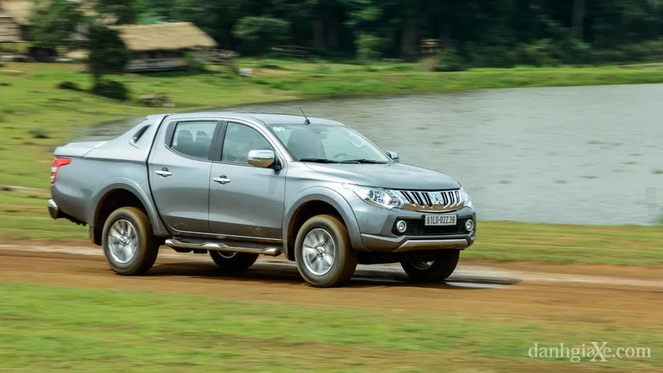 Điểm mặt bảy “tay đua” phân khúc xe bán tải trong năm 2016 ảnh 14