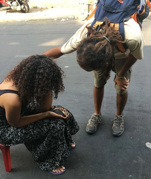 Bí thư Thăng yêu cầu xin lỗi nữ du khách khóc ngất vì bị cướp - ảnh 1