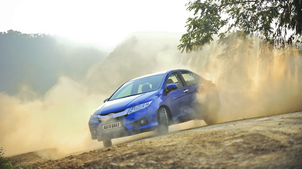  Giá ô tô cỡ nhỏ giảm vài chục triệu đồng từ 1-7 ảnh 1