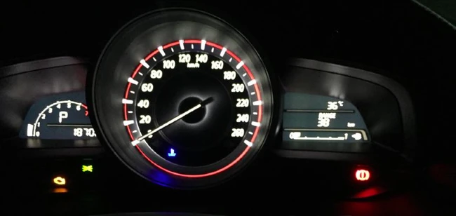 táp-lô hiện đèn "check engine"