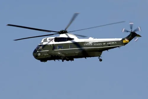 Dàn phương tiện hoành tráng luôn theo sát tổng thống Mỹ - ảnh 3