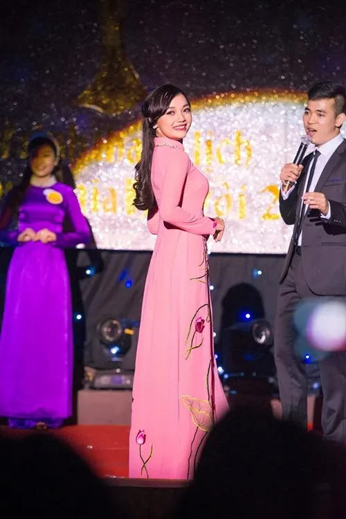 Tiết lộ về cô gái Việt tặng hoa Tổng thống Obama - ảnh 5