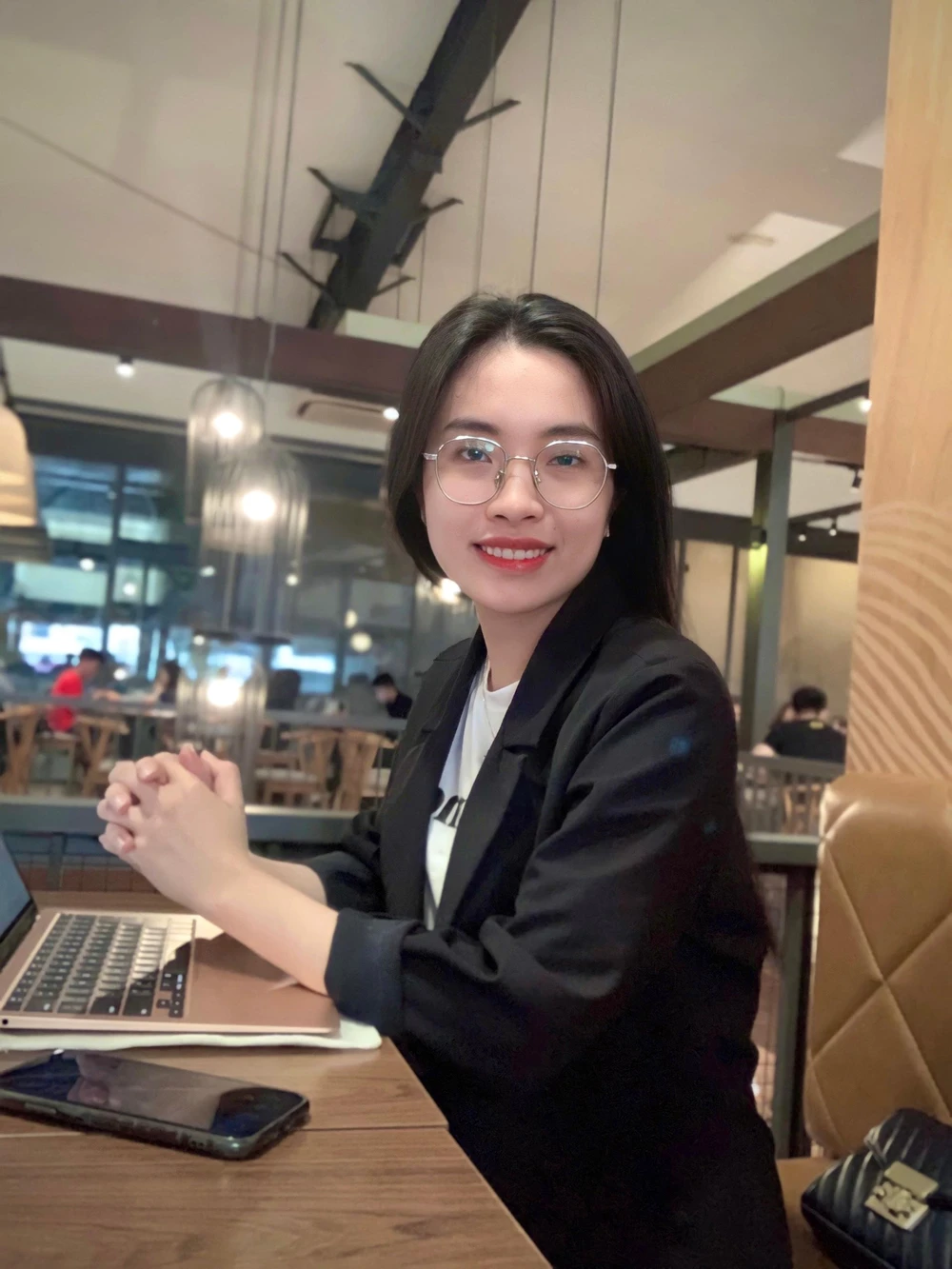 Chị Ngô Thị Loan ở nơi làm việc. Ảnh: NVCC Chị Ngô Thị Loan ở nơi làm việc. Ảnh: NVCC