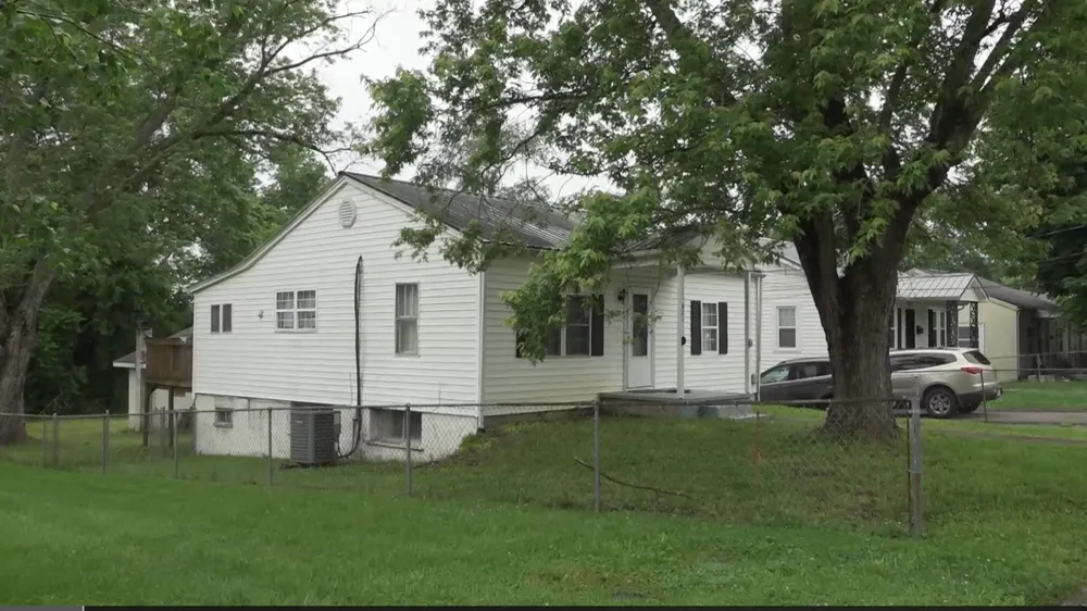 Cơ quan điều tra ở bang Tennessee (Mỹ) hồi tháng 5 phát hiện "trang trại máy tính" liên quan tới các nỗ lực quyên tiền cho chương trình vũ khí của Triều Tiên. Nguồn: NBC News lua dao quyen tien cho chuong trinh vu khi cua Trieu Tien.png