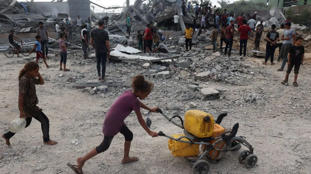 Thị trấn al-Zawayda ở Dải Gaza đổ nát sau đợt tấn công của Israel hôm 17-8. Ảnh: AFP al-Zawayda bị Israel tấn công.jpg