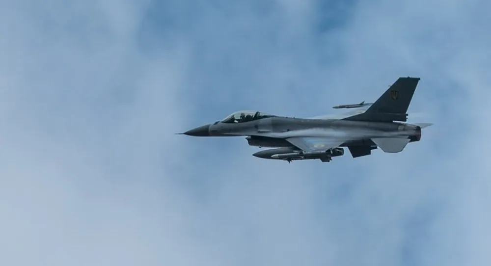 Một chiếc máy bay chiến đấu F-16 đang phục vụ trong Không quân Ukraine. Ảnh: DEFENSE EXPRESS Máy bay F-16 Ukraine được trang bị tác chiến điện tử tiên tiến.jpg