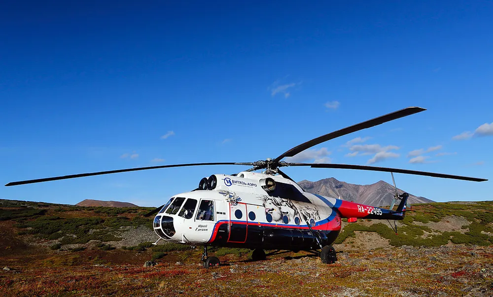 Một chiếc trực thăng Mi-8 của hãng hàng không Vityaz-Aero. Ảnh: AVIAPAGES Trực thăng Mi-8 của Vityaz-Aero.jpg