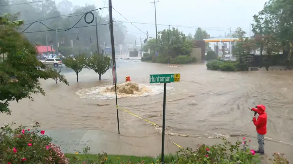 Mưa lụt nghìn năm có một ở bang North Carolina.jpg