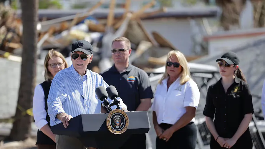 Biden thăm vùng bị ảnh hưởng bởi bão ở Florida_phát biểu.jpg