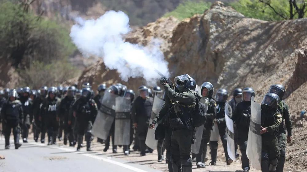 Nhóm vũ trang chiếm căn cứ quân sự, bắt hơn 200 con tin.jpg