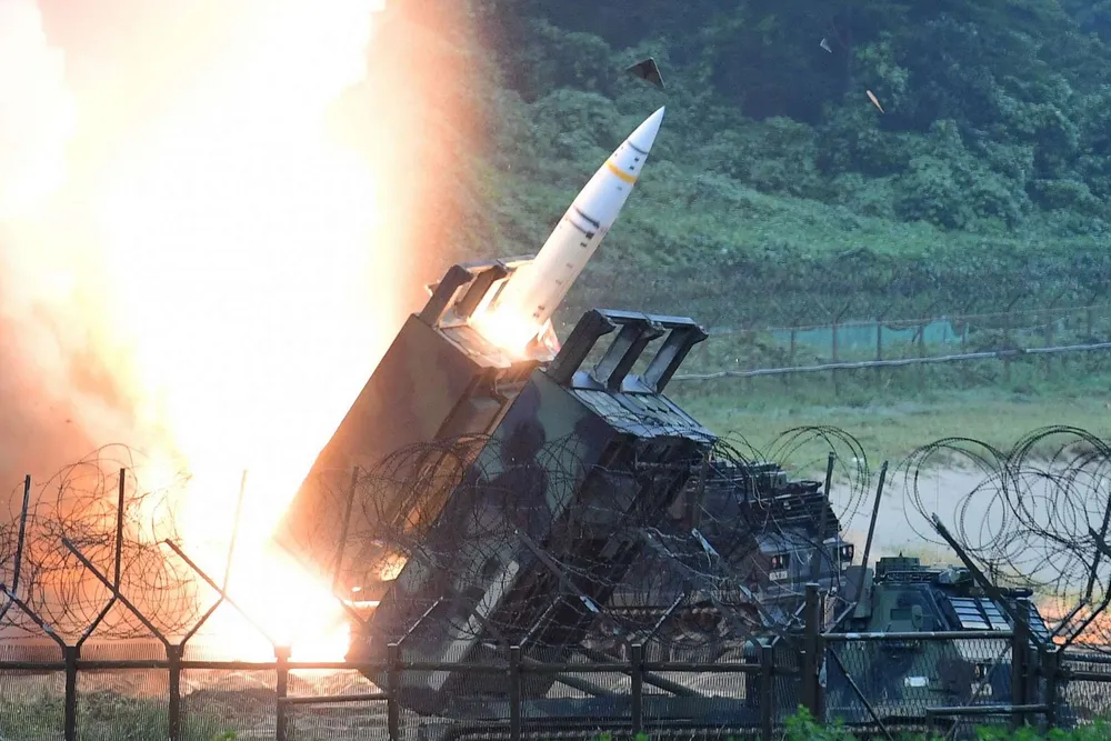 Đồng minh xác nhận Mỹ cho Ukraine dùng tên lửa tầm xa tấn công lãnh thổ Nga.jpg