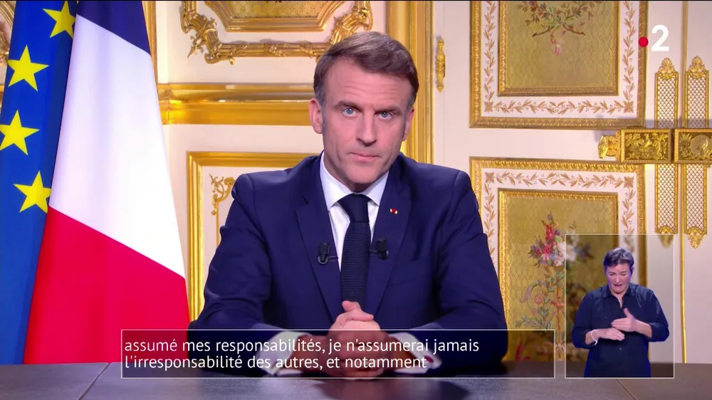 Tổng thống Macron phát biểu từ Điện Elysee 0512.jpg