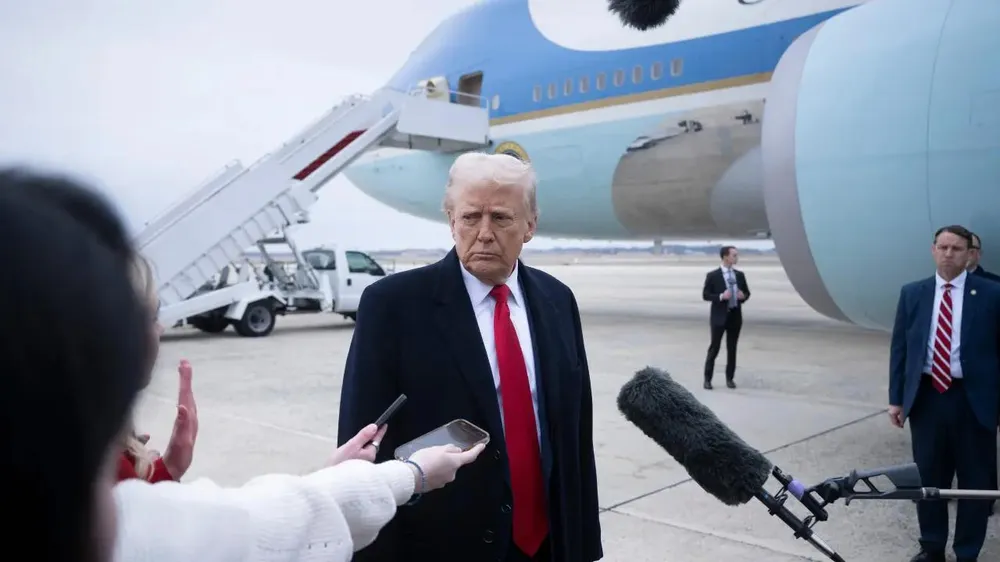 Tổng thống Trump viện dẫn luật thời chiến để trục xuất người nhập cư bất hợp pháp.jpg