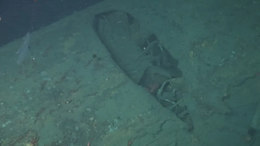 Hình ảnh chưa từng thấy về xác tàu ngầm Mỹ_2.jpg