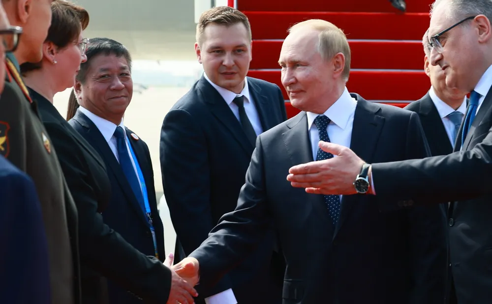 4 ngày ông Putin thăm Trung Quốc_tới Thiên Tân.jpg