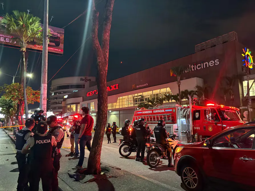 Phong toả hiện trường vụ nổ xe kinh hoàng nghi đánh bom xe ở Guayaquil.jpg