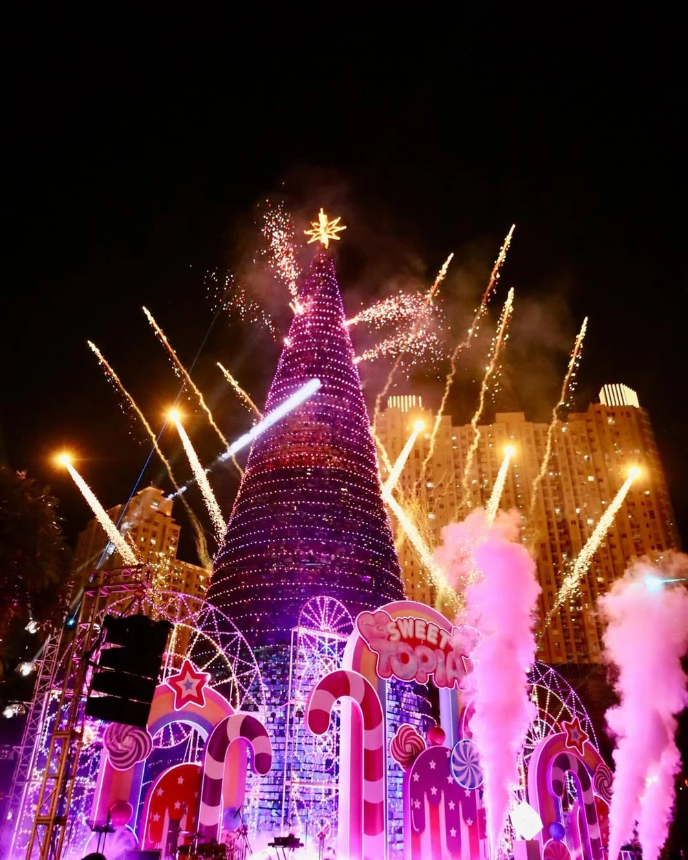 2412 Châu Á lung linh, sáng rực chào đón Giáng sinh 2025_12.jpg