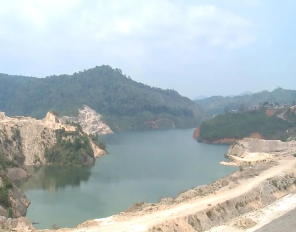 Lòng hồ thủy điện Thượng Kon Tum khu vực gần tâm chấn động đất thời gian qua. Ảnh: LK. Lòng hồ thủy điện Thượng Kon Tum khu vực gần tâm chấn động đất thời gian qua. Ảnh: LK.