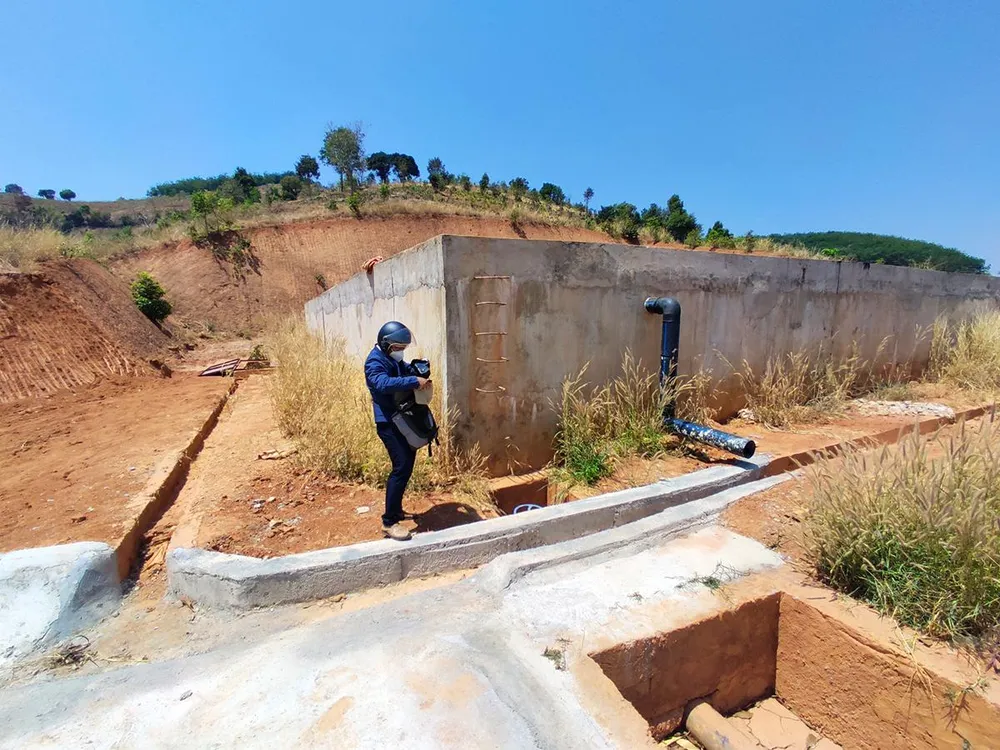 Thêm một mùa khô nữa, người dân ở huyện Sa Thầy lại sống trong cảnh chờ nước sạch. Ảnh: CD.