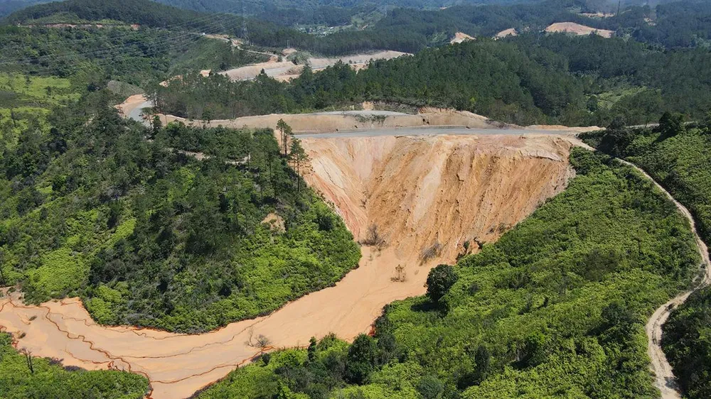 Dự án cải tạo quốc lộ 24 qua địa bản tỉnh Kon Tum chậm tiến độ. Ảnh: TH. Dự án cải tạo quốc lộ 24 qua địa bản tỉnh Kon Tum chậm tiến độ. Ảnh: TH.