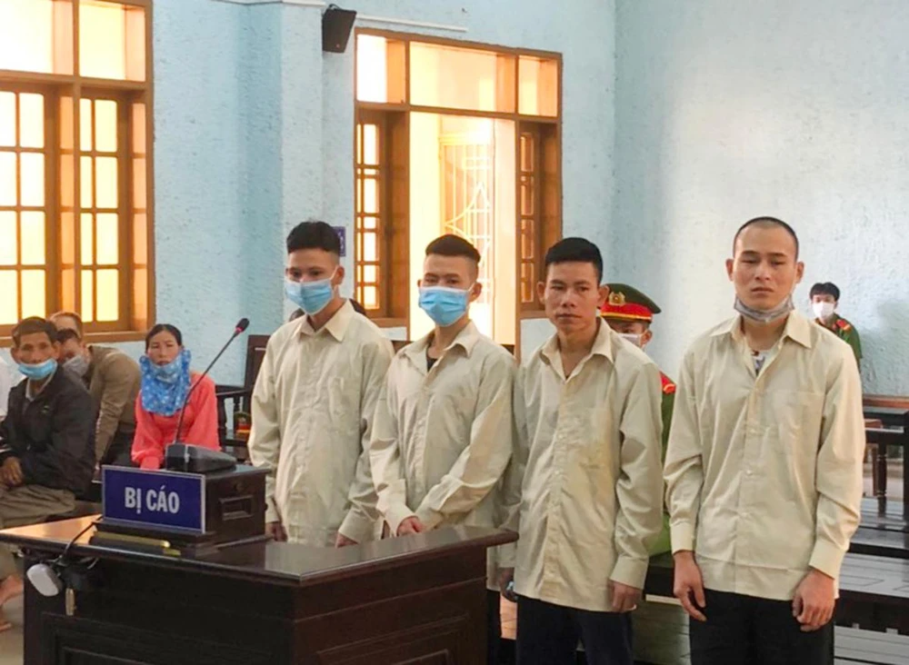 Các bị cáo tại phiên tòa. Ảnh: RH