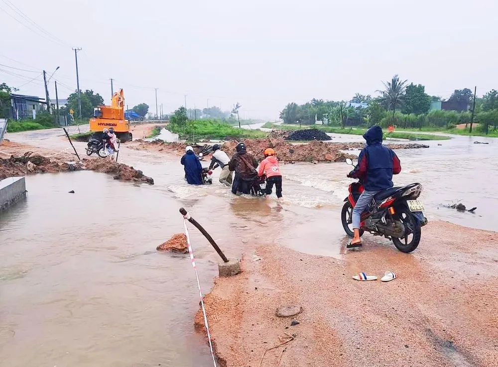 Đoạn đường liên xã Ia Sol và Ia Yeng, huyện Phú Thiện ngập do mưa. Ảnh: MXH. Đoạn đường liên xã Ia Sol và Ia Yeng, huyện Phú Thiện ngập do mưa. Ảnh: MXH.