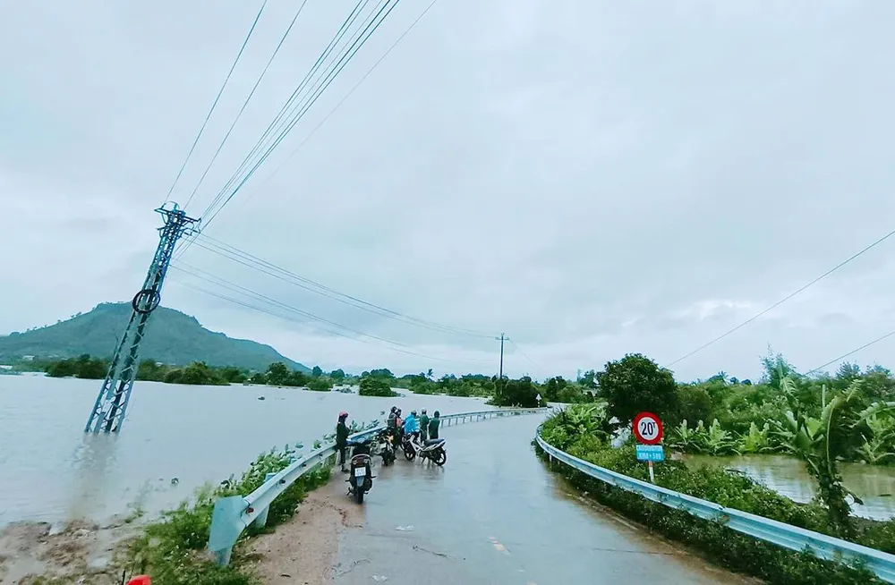 Đoạn cầu sông Yun, xã Chư A Thai bị ngập chia cắt. Ảnh: MXH. Đoạn cầu sông Yun, xã Chư A Thai bị ngập chia cắt. Ảnh: MXH.