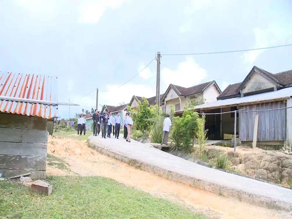 Khu vực dân cư gần tâm chấn xã Đắk Tăng. Ảnh: LK