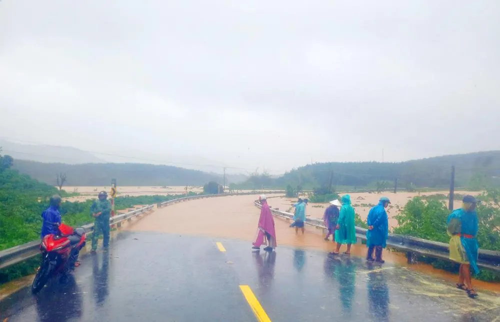 Hiện đoạn đường này đã hết ngập. Ảnh: HP Hiện đoạn đường này đã hết ngập. Ảnh: HP