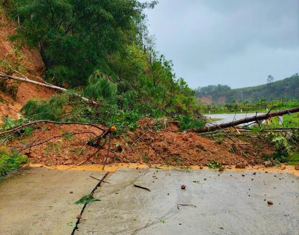 Tuyến đường xã Đắk Choong, huyện Đắk Glei. Tuyến đường xã Đắk Choong, huyện Đắk Glei.