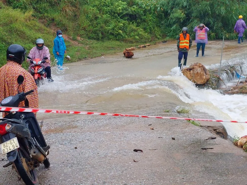 Đoạn đường xã Đắk Na, Tu Mơ Rông bị trôi cống. Đoạn đường xã Đắk Na, Tu Mơ Rông bị trôi cống.