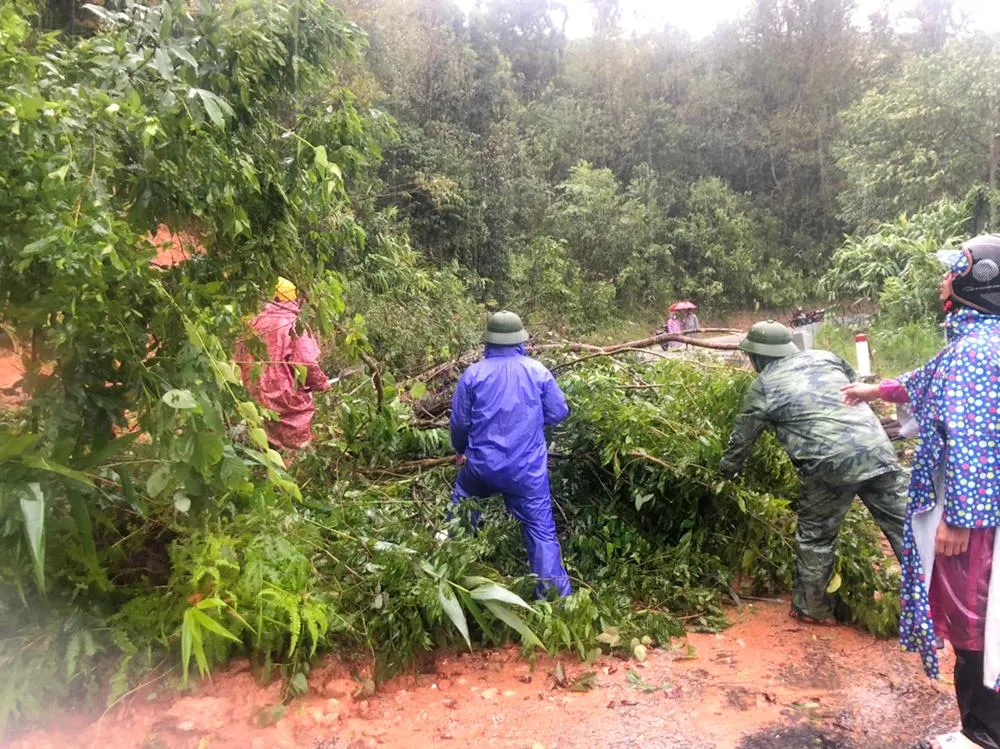 Hiện tại, huyện Tu Mơ Rông vẫn còn ba xã bị cô lập. Hiện tại, huyện Tu Mơ Rông vẫn còn ba xã bị cô lập.