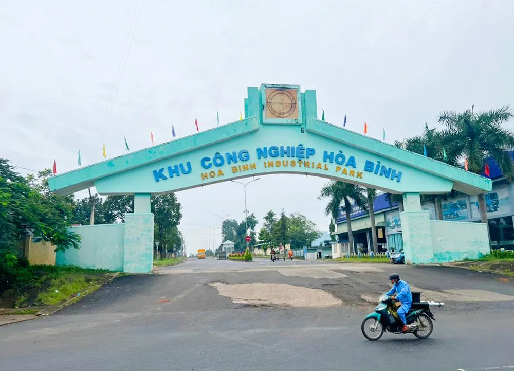 Khu công nghiệp Hòa Bình, TP Kon Tum. Ảnh: HP. Khu công nghiệp Hòa Bình, TP Kon Tum. Ảnh: HP.