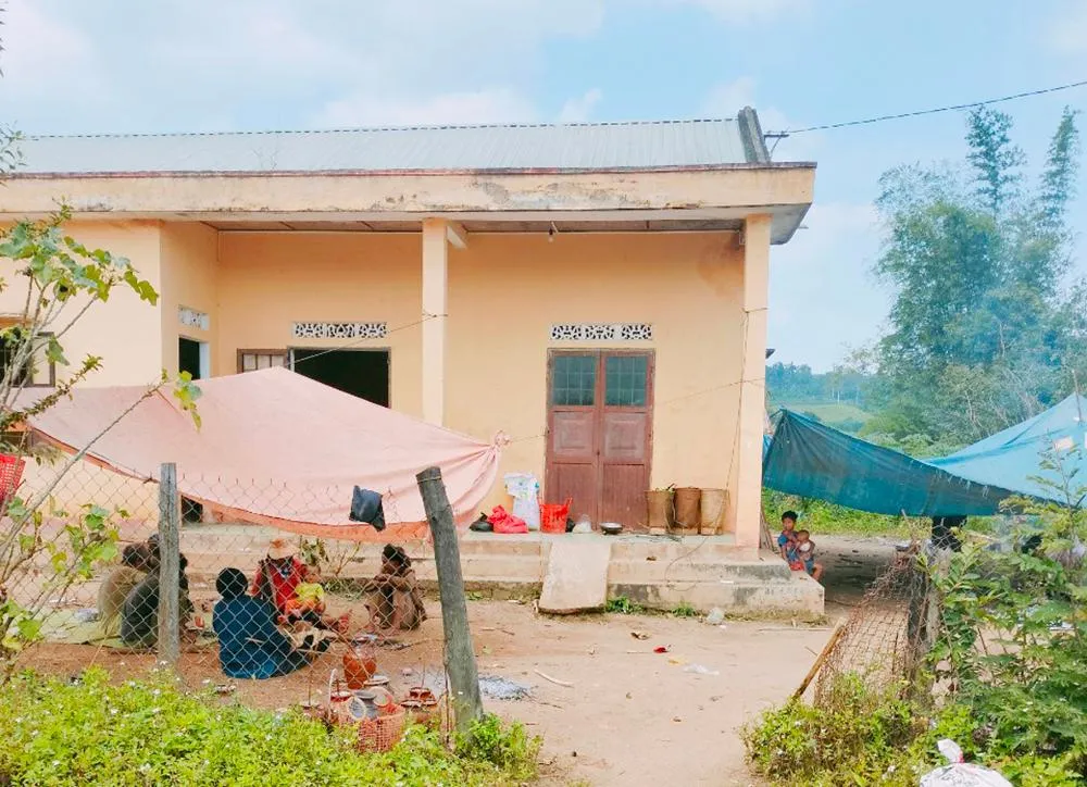 Gia đình tổ chức mai táng. Ảnh: HN.