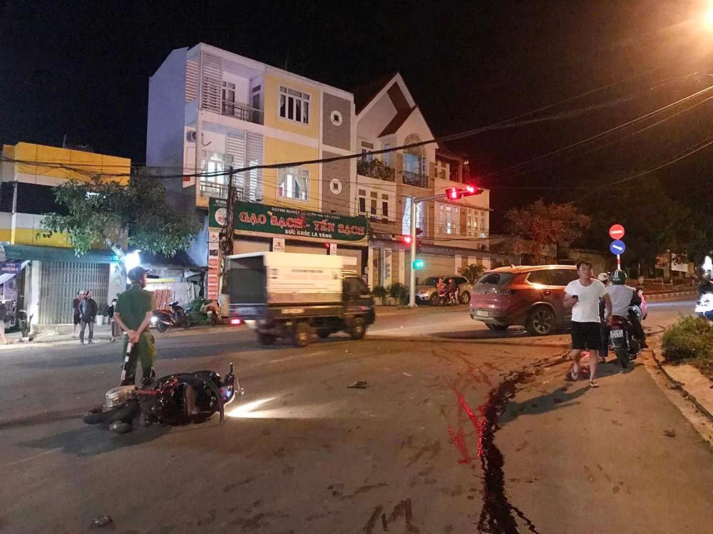 Vụ tai nạn nhiều ba xe mô tô hư hỏng nặng.