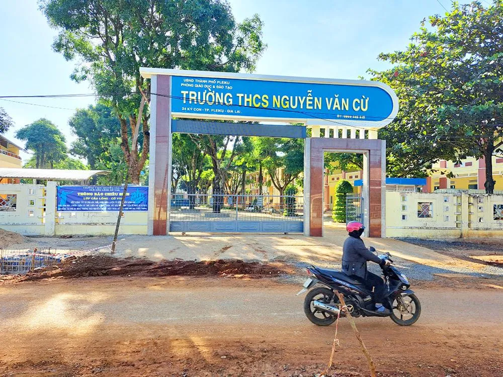 Trường THCS Nguyễn Văn Cừ nơi xảy ra sự việc. Ảnh: LK.