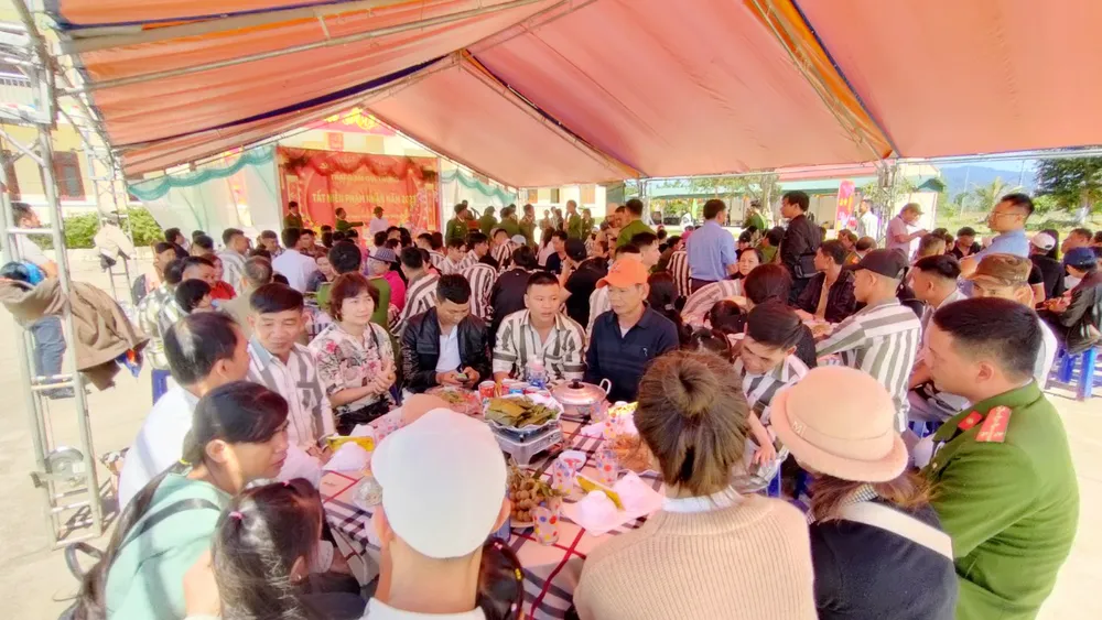 Bữa cơm tất niên cuối năm tại Trại giam Gia Trung. Ảnh: LK