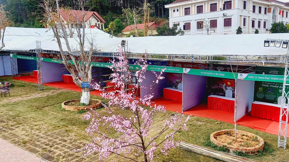 Các gian hàng trưng bày đã sẵn sàng.