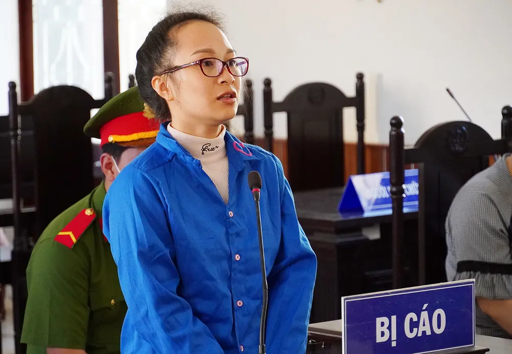 Bị cáo Trần Ngọc Liên Ngân tại tòa. Ảnh: VL Bị cáo Trần Ngọc Liên Ngân tại tòa. Ảnh: VL