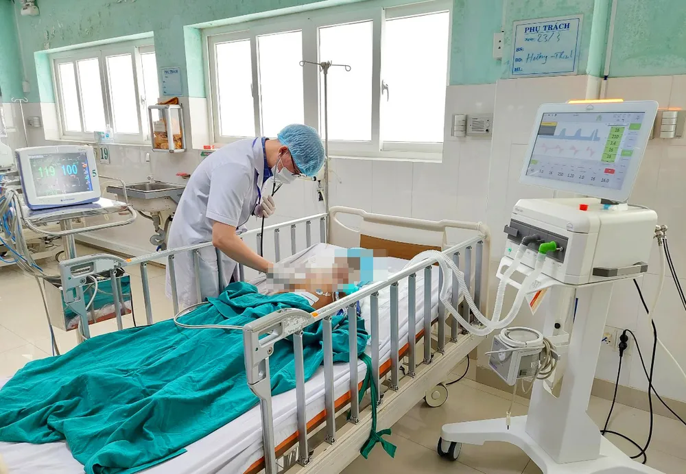 Hiện còn hai nạn nhân đang được cấp cứu tại Bệnh viện Đa khoa tỉnh Kon Tum. Ảnh: PV Hiện còn hai nạn nhân đang được cấp cứu tại Bệnh viện Đa khoa tỉnh Kon Tum