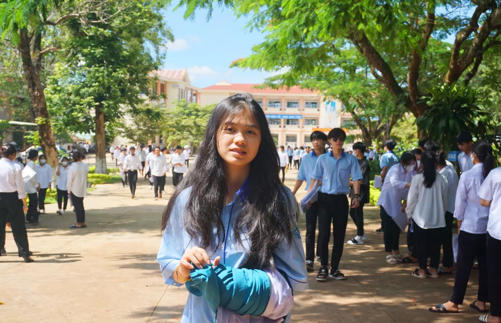 Buổi thi đầu tiên ở Gia Lai thuận lợi, an toàn và không xảy ra vi phạm quy chế thi. Buổi thi đầu tiên ở Gia Lai thuận lợi, an toàn và không xảy ra vi phạm quy chế thi.